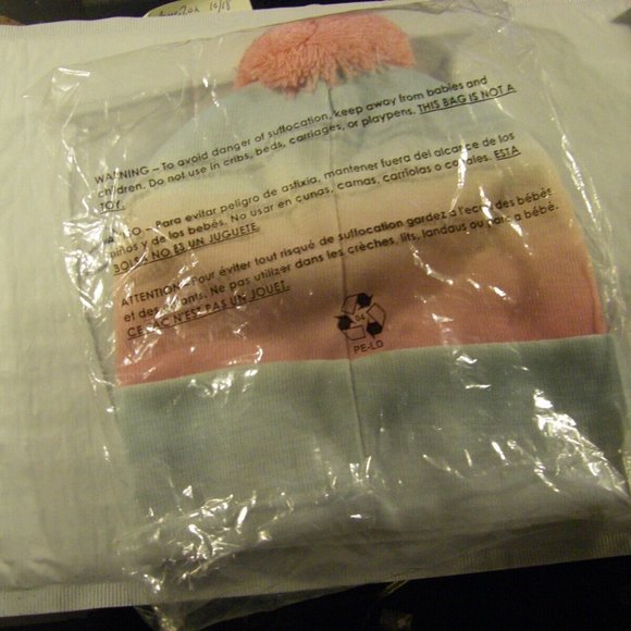 Hello Kitty Sanrio Hello Kitty Ombre Pom-Pom Beanie Hat One Size New Sealed - Picture 6 of 9